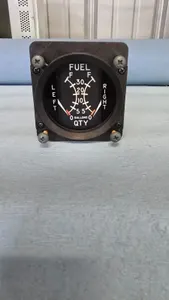 2001 Cessna 182T Fuel Quantity Gauges